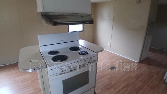 Building Photo - 2155 White Pine M H P Rd