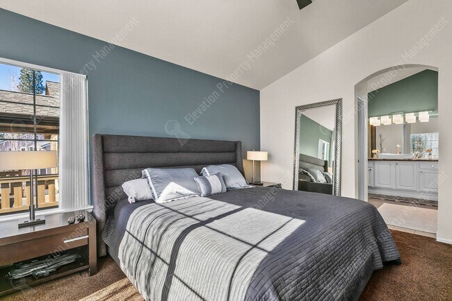 Building Photo - **UNFURNISHED** Charming and unique 2 BR in an upscale west Bend neighborhood