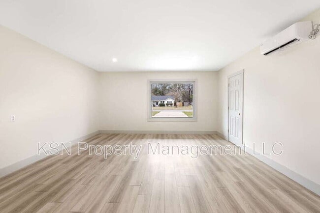 Building Photo - 106 Laurel Oaks