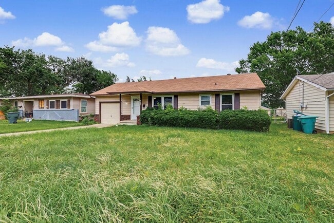 Building Photo - Step into this beautifully remodeled 3-bedroom, 2-bathroom home offering modern upgrades and comf...