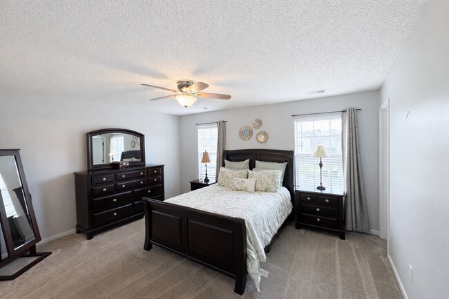 Building Photo - 3BD/2.5BA- WITH BONUS ROOM -AVAILABLE NOW or AUGUST 1, 2026!!