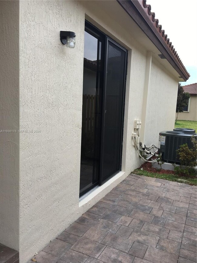 Building Photo - 191 SE 35 Ave