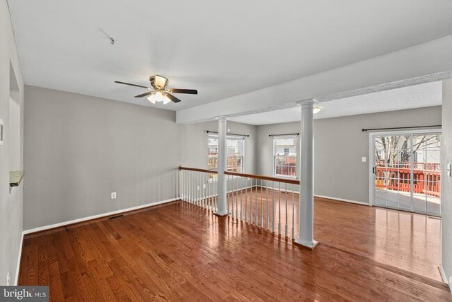 Building Photo - 8833 Hawthorne Ct