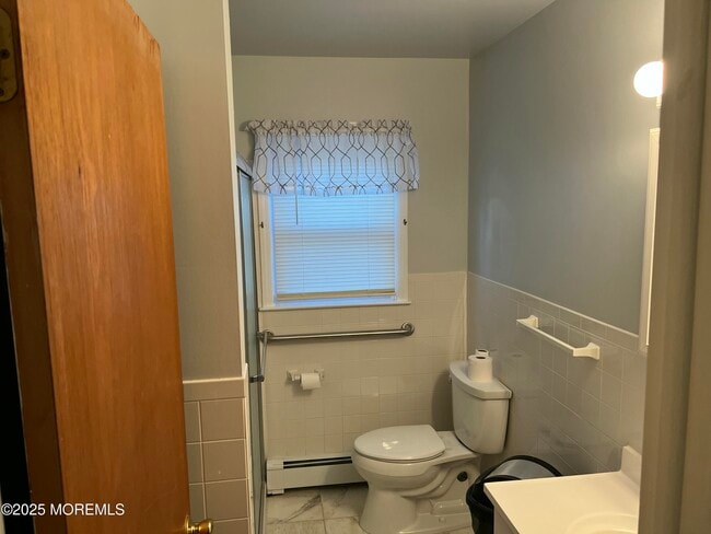 Building Photo - 927 Edgebrook Dr N