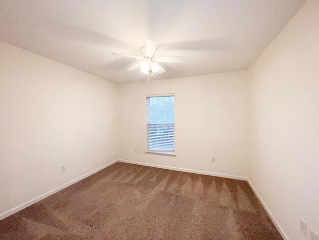 Building Photo - 19 Glencove Ct