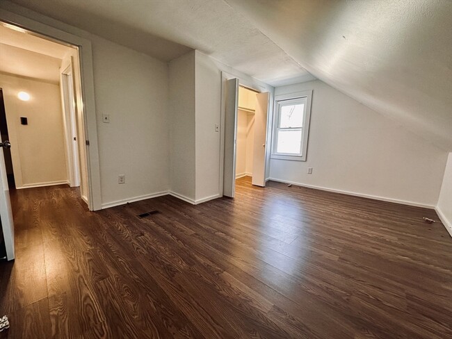 Building Photo - 12 Thorndike St