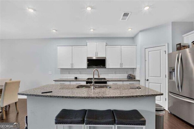 Building Photo - 616 Blue Ash Ct