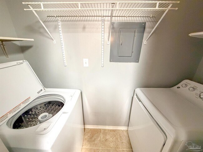 Building Photo - 2299 Scenic Hwy