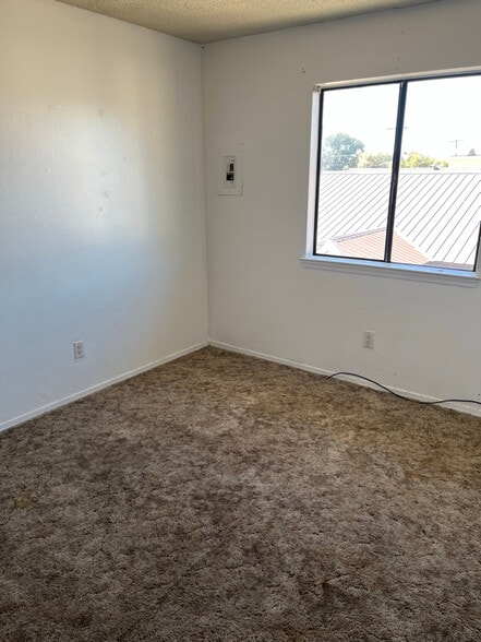 Building Photo - 2807 E 22nd St