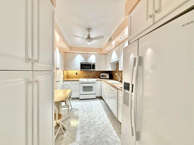 Building Photo - 4250 Galt Ocean Dr