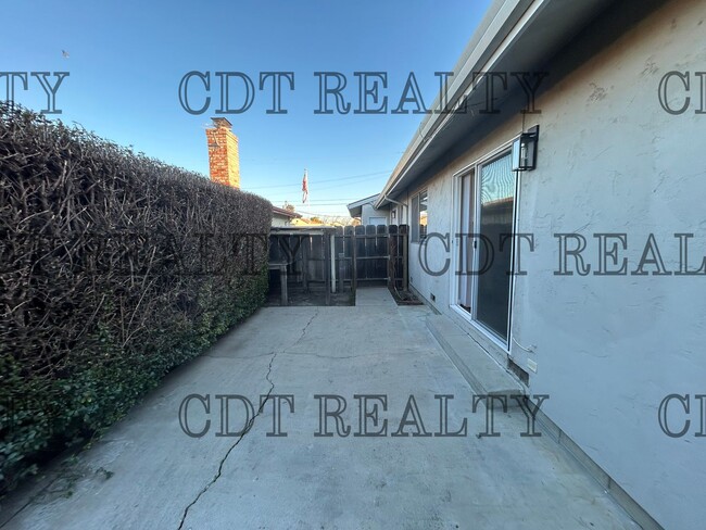 Building Photo - 717-725 California Street