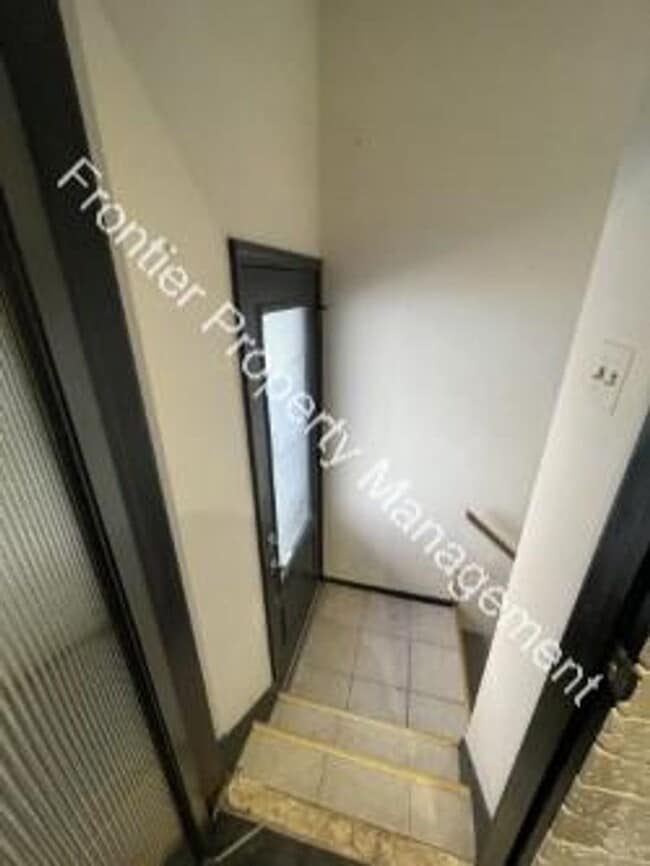 Building Photo - Charming 2 Bedroom Duplex – Don’t Miss Out!