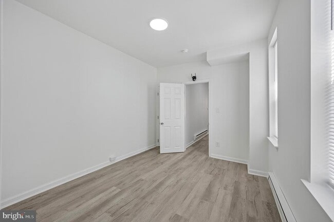 Building Photo - 1216 W Firth St