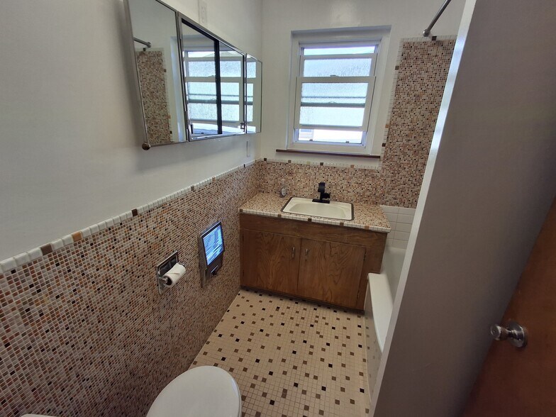 Building Photo - 1132 Sutter St