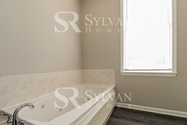 Building Photo - At Last, This Is What You Have Been Searching For!