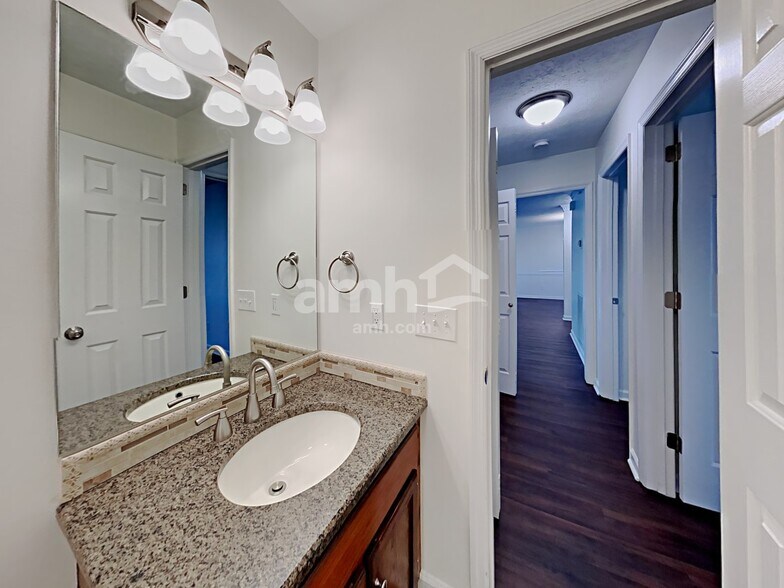 Building Photo - 200 Lakeside Park Dr