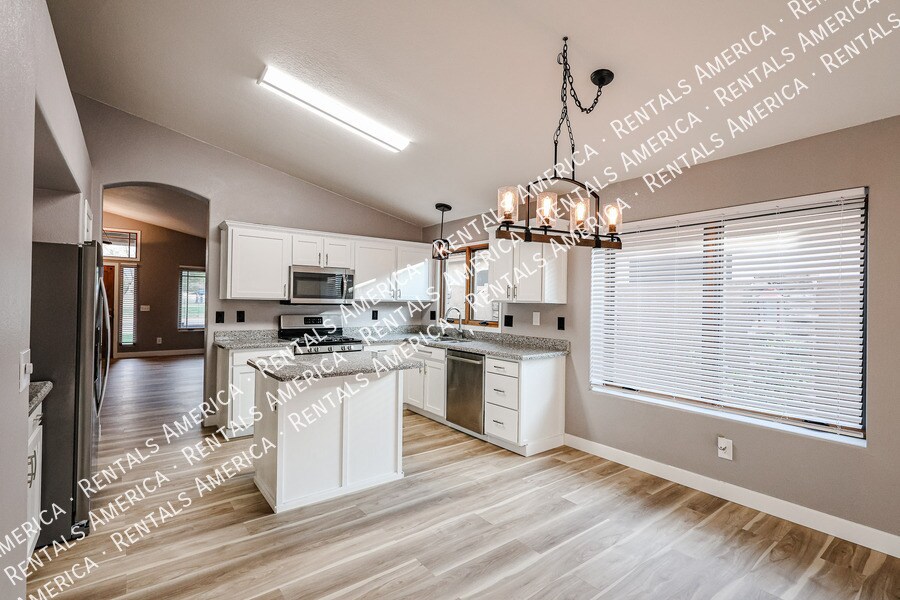 Building Photo - 133 W Muriel Dr