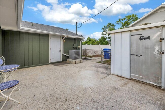 Building Photo - 1416 38th Ave N