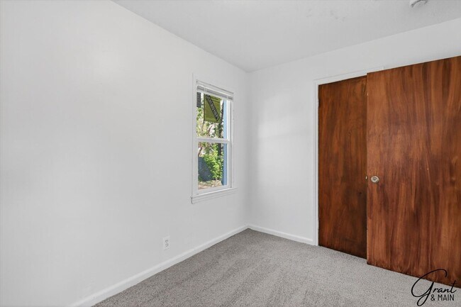Building Photo - 20259 Oakfield Ave