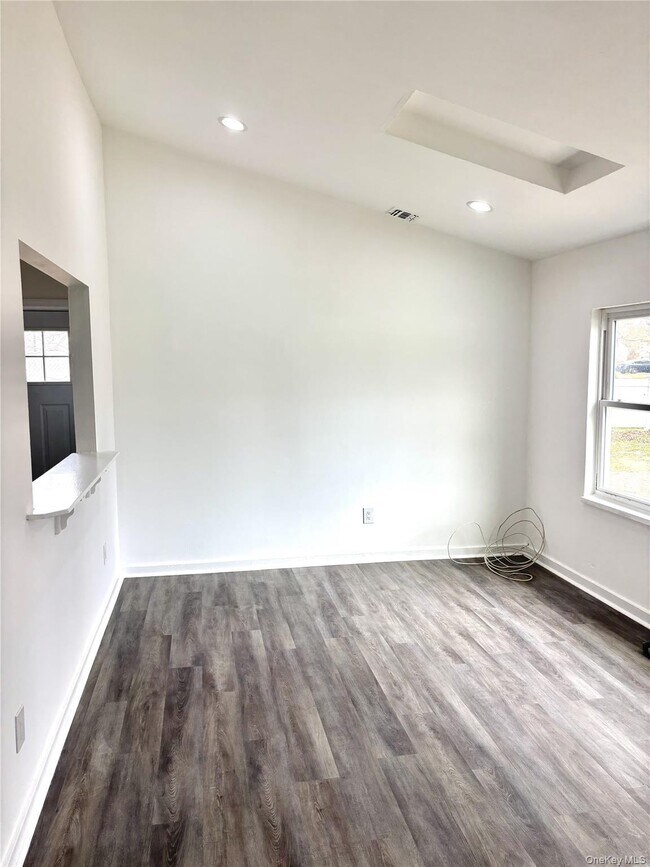 Building Photo - 718 Provost Ave