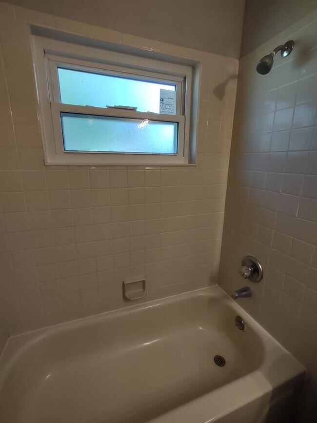 Building Photo - Indian Trails 3 Bedroom 2 Bath!