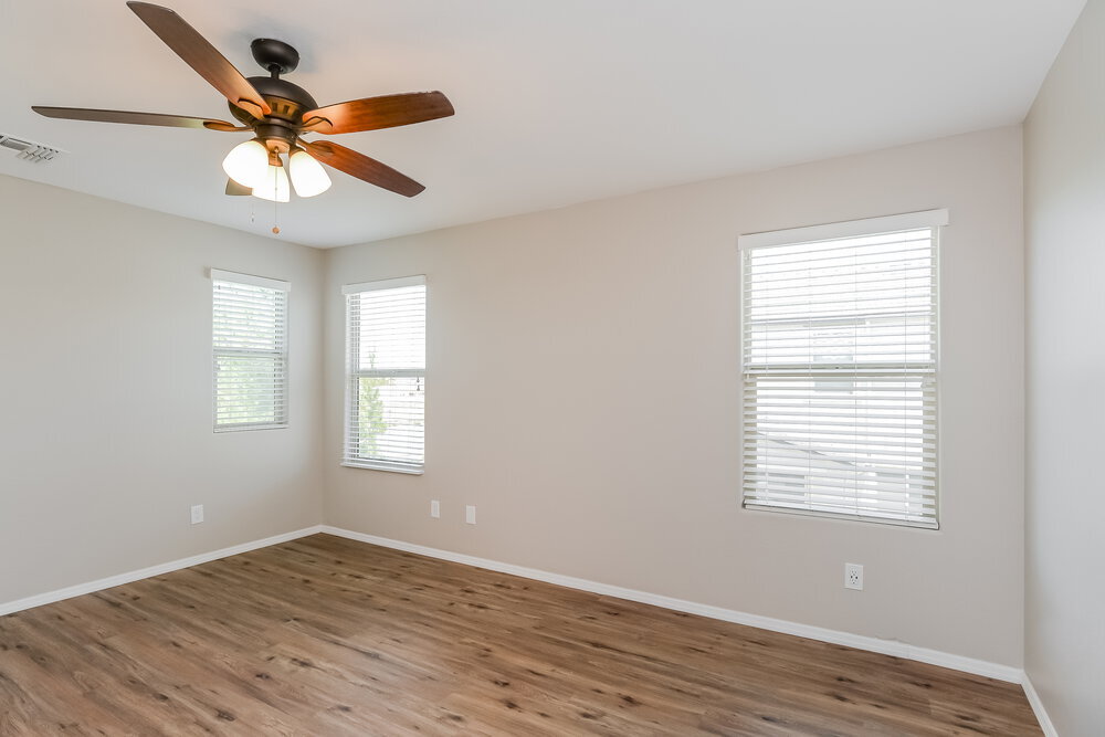 Building Photo - 825 S Swallow Ln