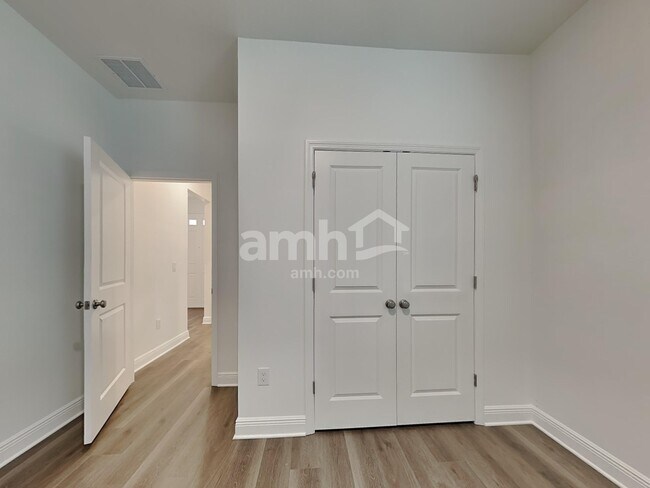 Building Photo - 6443 Atlantic Bch Ave