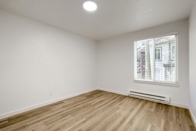 Building Photo - 14502 NE 30th Pl