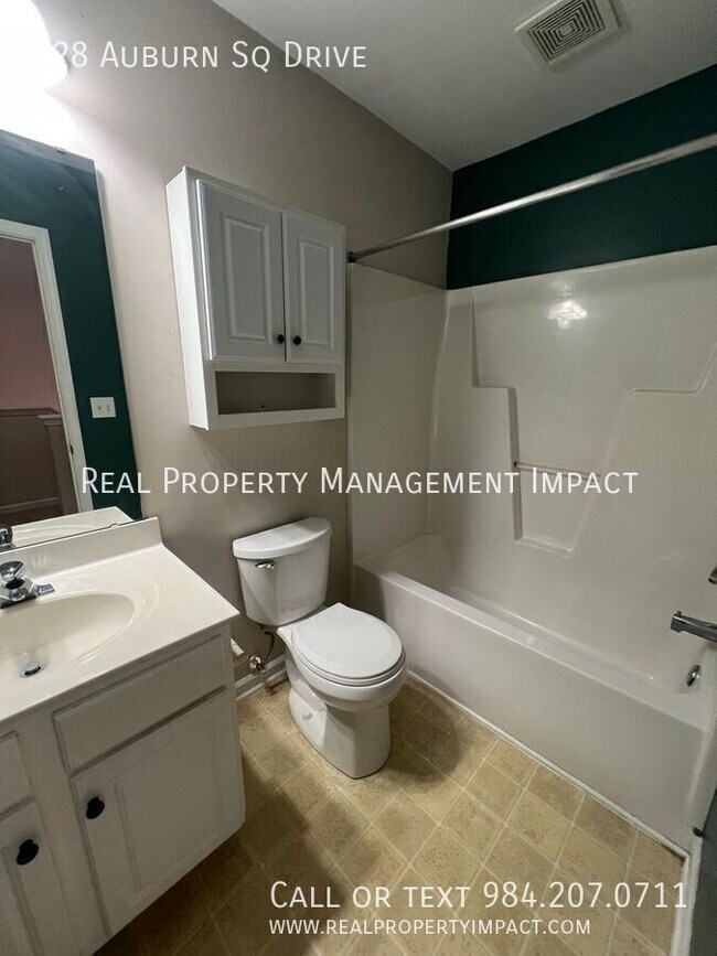 Building Photo - 528 Auburn Square Dr