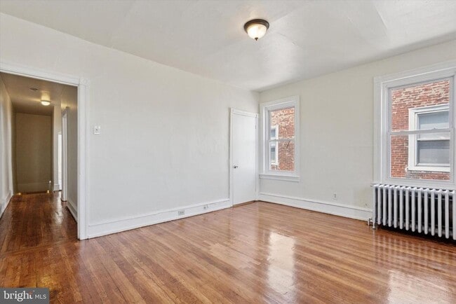 Building Photo - 903 W Duncannon Ave