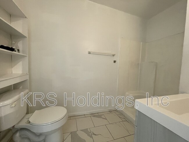 Building Photo - 117 Beechwood Ave