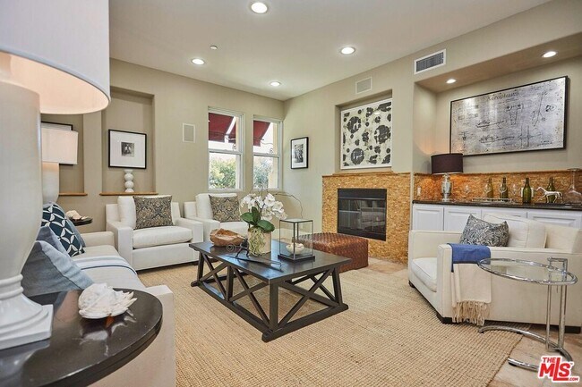 Building Photo - 16123 W Sunset Blvd