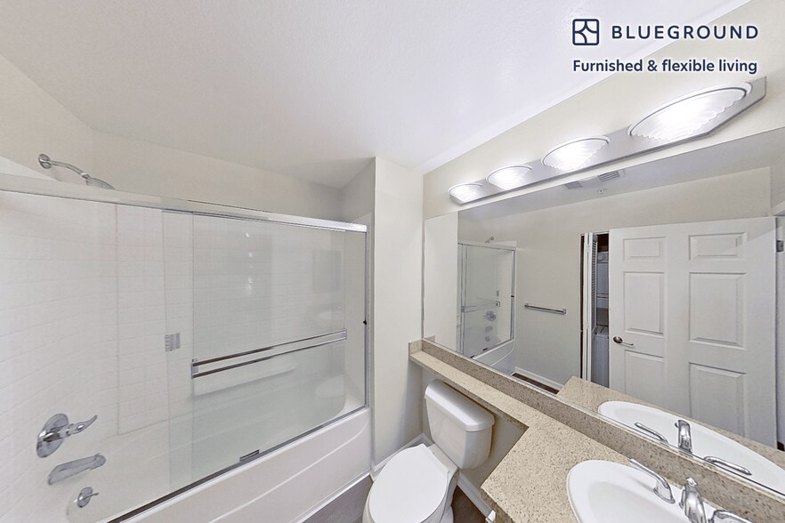 Building Photo - 1099 Admiral Ct