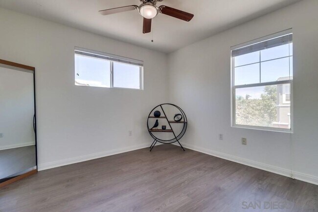 Building Photo - Tri-Level Townhome Condo for Rent – 2 Bed,...