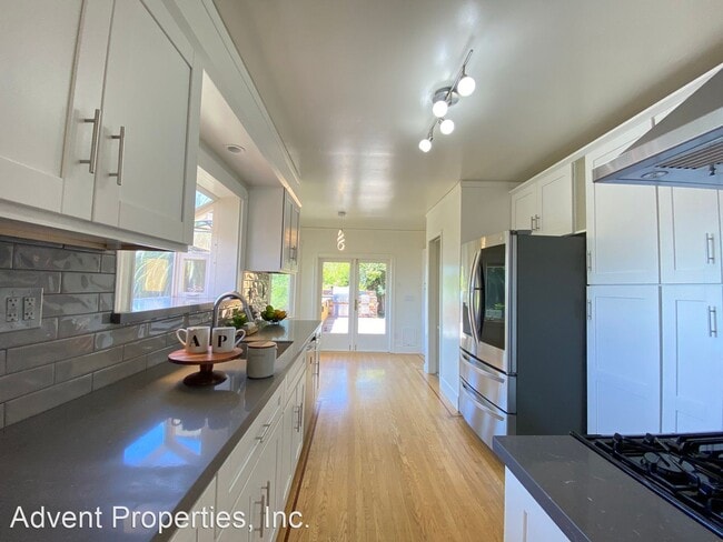 Building Photo - 3 br, 2 bath House - 4739 El Centro Ave