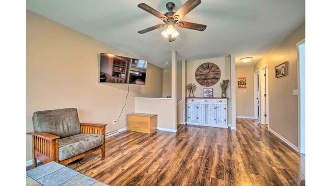 Building Photo - Beautiful Home at Silver Lake