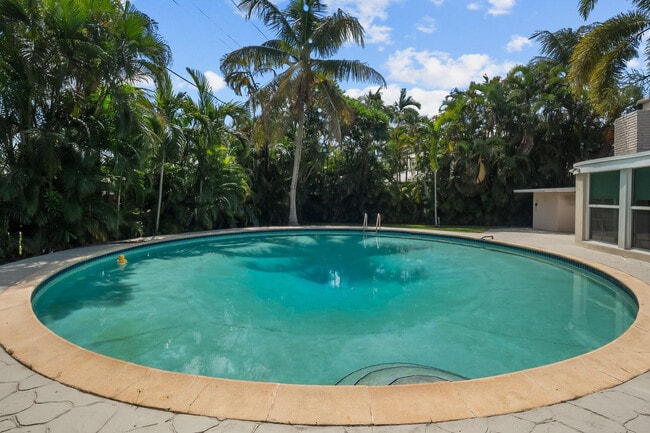 Building Photo - 2608 NE 12th St