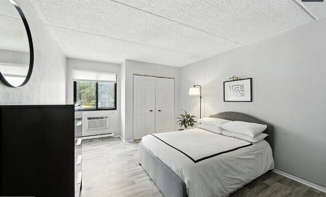 Building Photo - 200 Winding Way