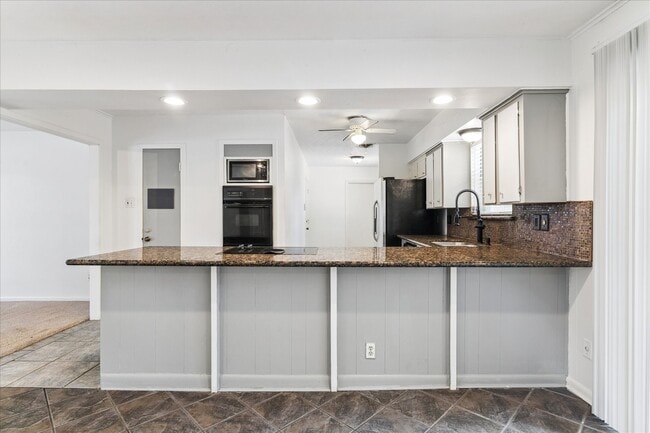 Building Photo - 5422 Spellman Rd