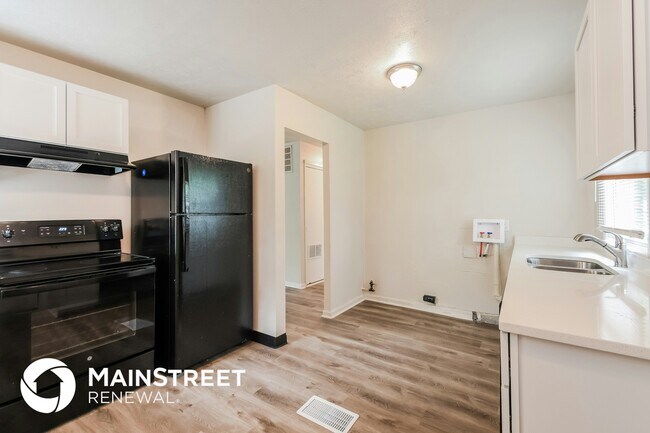 Building Photo - 8161 Schoen Dr