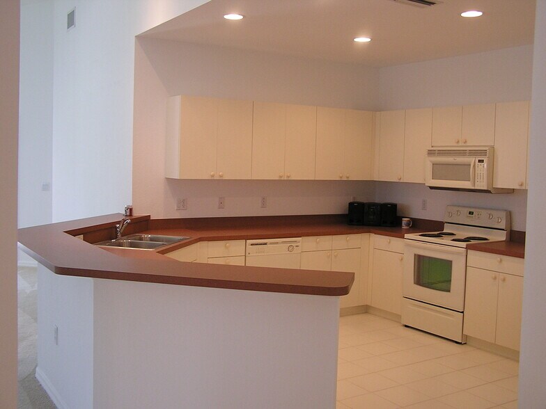 Kitchen Breakfast Bar - 412 28th St W