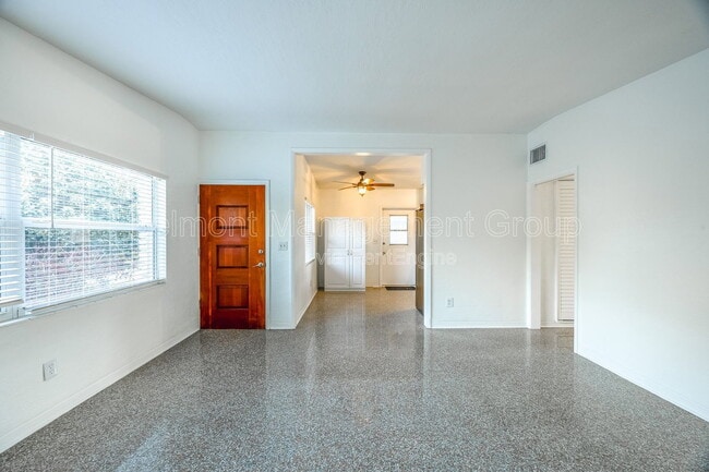 Building Photo - 2743 Sanbina St