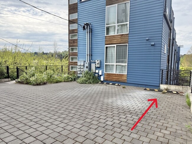 Building Photo - Upscale 3-level Modern Townhome in desired Delridge Neighborhood! Available Now!