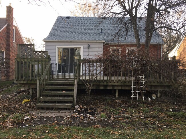 Building Photo - Spacious Royal Oak Bungalow