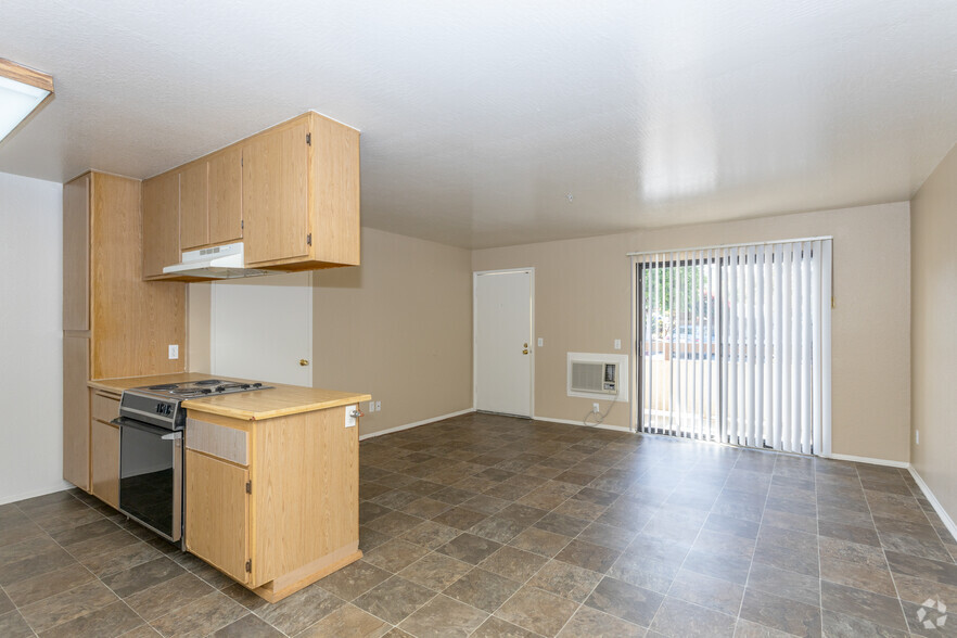 1BR, 1BA - 800SF - Sunset Pointe Apartments