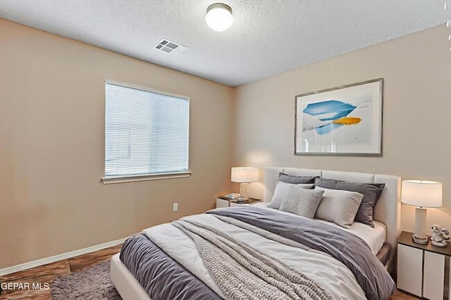 Building Photo - 14336 Desert Sage Dr