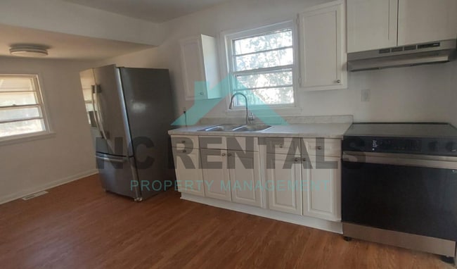 Building Photo - 1332 Proctor St