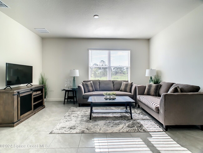 Building Photo - 2243 Capital Dr