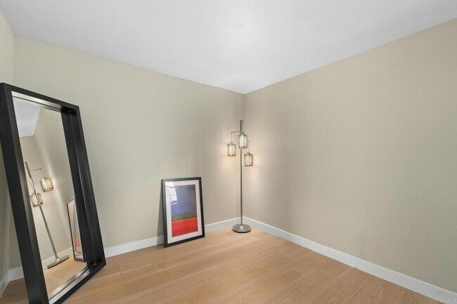 Building Photo - 270 Dahlia Ave