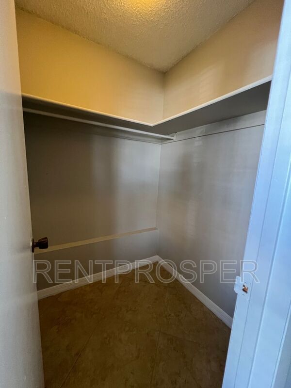 Building Photo - 6075 Village Cir